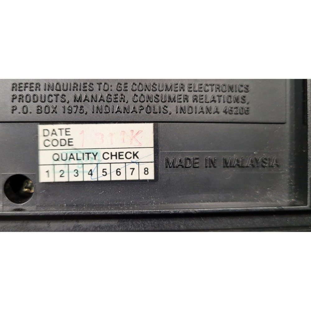 General Electric (GE) Digital Clock Radio Model 7-4612BKB Vintage 1993 (Works) - Picture 12 of 15